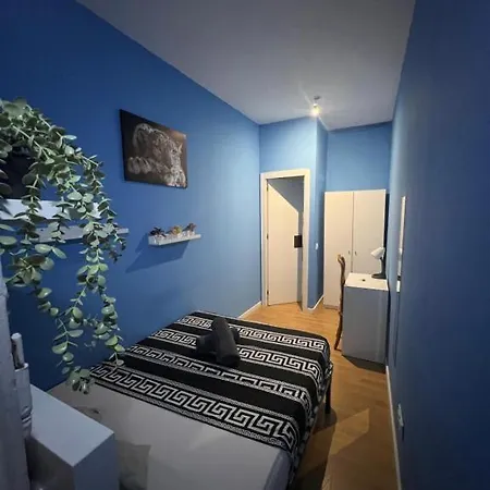 In Spacious In Center *