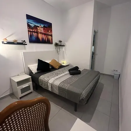 In Spacious In Center *