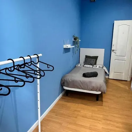 In Spacious In Center Apartment Barcelona